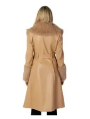 Lederjacke aus braunem Leder mit Kunstfell