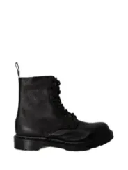 Schwarzer Dr. Martens Lederstiefel Seitenansicht