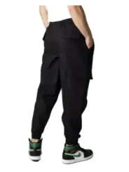 Schwarze Jogginghose mit Seitentaschen