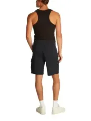 Mocha Tanktop und Cargo-Shorts