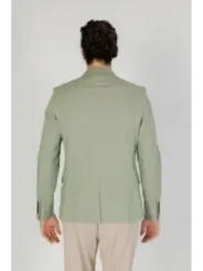 Grüner Sakko, lässiger Herrenstil