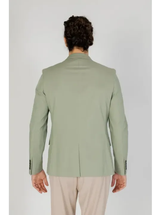 Grüner Sakko, lässiger Herrenstil