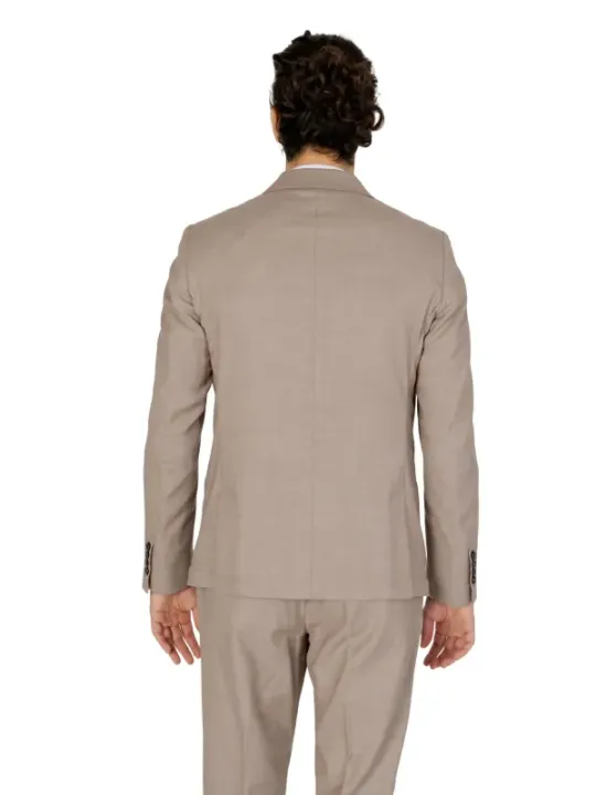 Tan Anzugjacke, Rückansicht