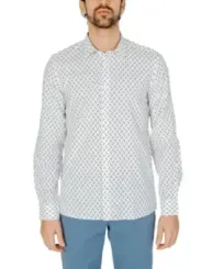 Musterhemd mit geometrischem Design