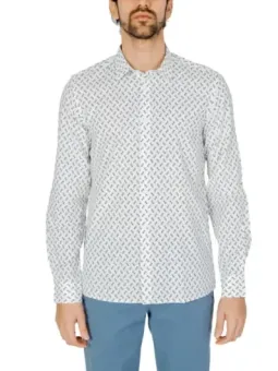 Musterhemd mit geometrischem Design