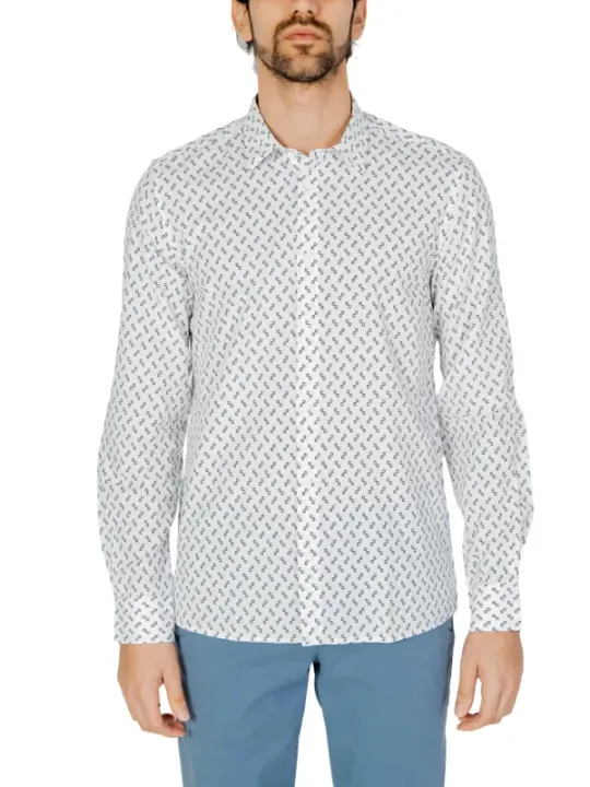 Musterhemd mit geometrischem Design