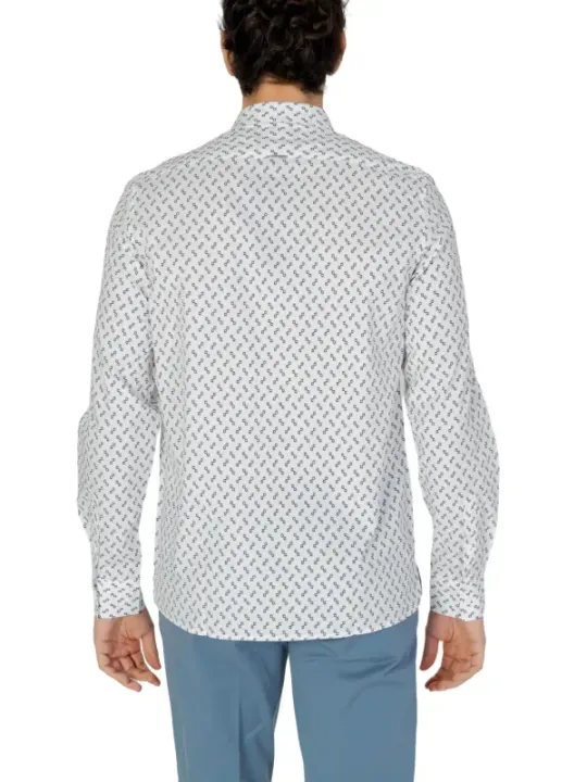 Weißes Hemd mit geometrischem Muster