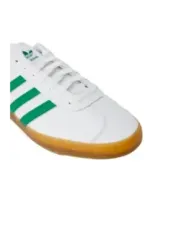 Weiße Adidas Schuhe mit Streifen