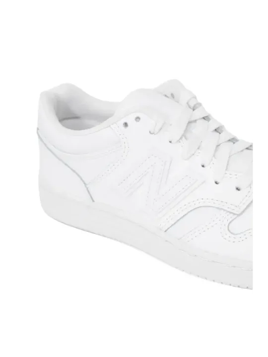 Weiße New Balance Sneaker Detailansicht