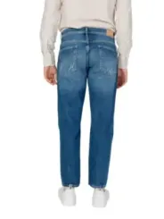 Helle Slim-Fit Jeans weißes Hemd