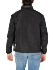 Schwarze, isolierte Armani Exchange Jacke