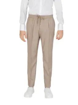 Khaki-Hosen lässiges weißes Hemd