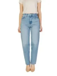 Abgenutzte Jeans mit hohem Bund