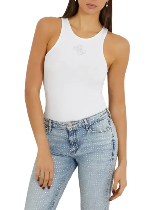 Weißes Tanktop mit Jeans