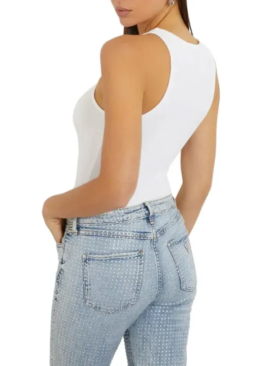 Helle Jeans mit weißen Punkten