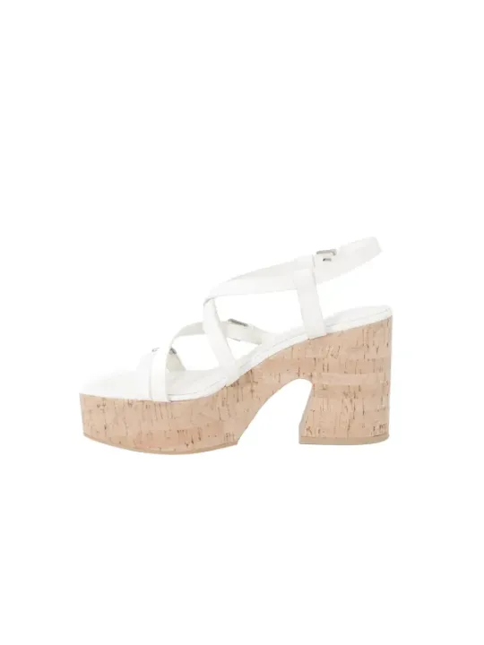 Weiße Riemchensandalen mit Korkabsatz