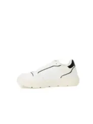 Weißer Love Moschino Sneaker Detailaufnahme