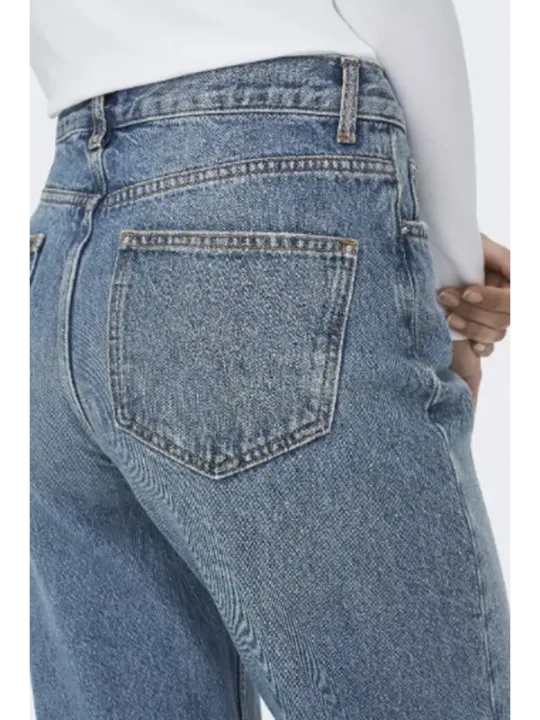 Lockere Jeans aus hellblauem Denim