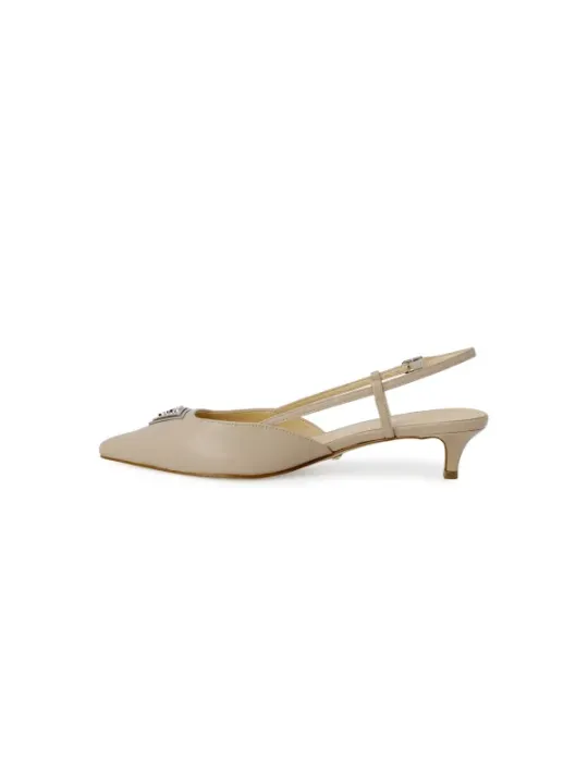 Beiger Slingback-Schuh mit kleinem Absatz