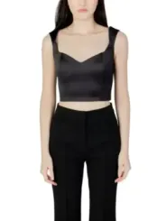 Schwarzer Seidentop mit V-Ausschnitt