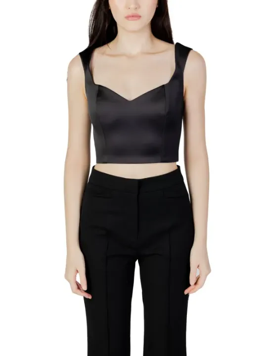 Schwarzer Seidentop mit V-Ausschnitt