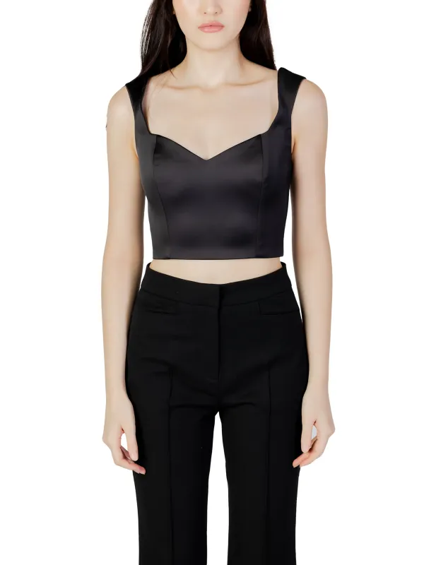 Schwarzer Seidentop mit V-Ausschnitt