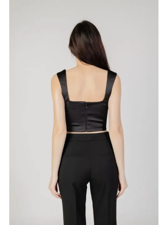 Schwarzes Leder Oberteil und Hose