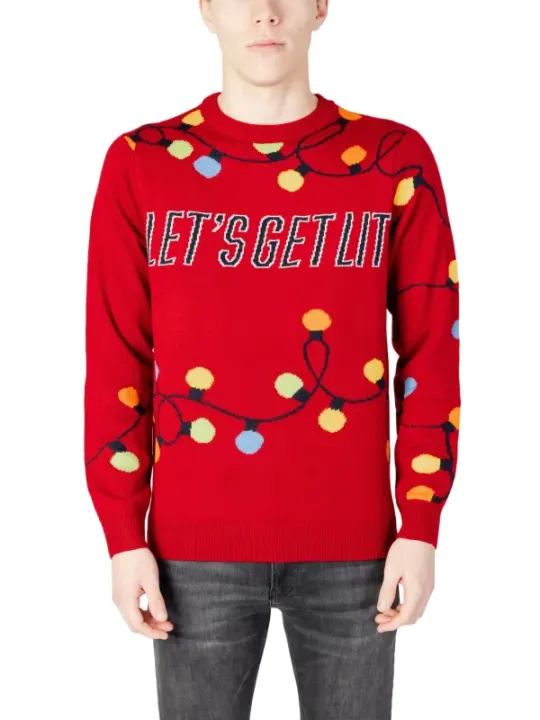 Roter Pullover mit Lichterkette