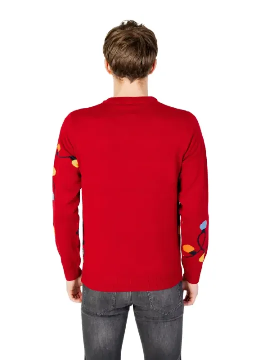 Roter Pullover mit Weihnachtslichtern