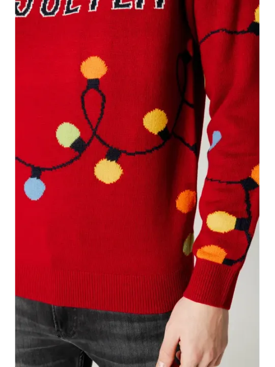 Roter Pullover mit Weihnachtslichtern