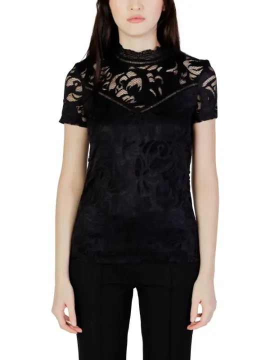 Schwarzes Spitzenoberteil mit schwarzen Hosen