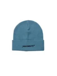 Helle blaue Strickmütze mit Logo