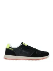 Schwarze Sneakers mit roten Akzenten