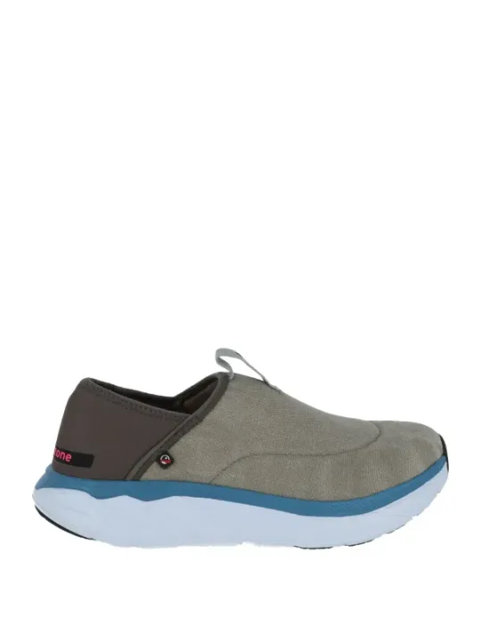 Graue und blaue Wasserschuhe Mares