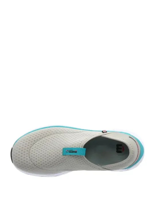 Weiße Wasserschuhe mit blauem Detail