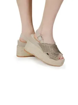 Goldene Espadrilles mit Jute-Sohle