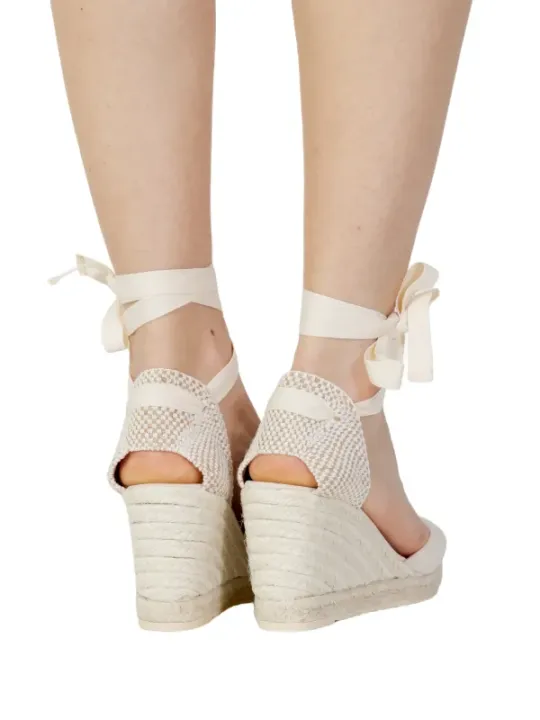 Cremefarbene Espadrilles mit Juteabsatz