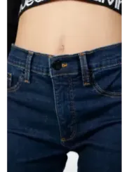 Dunkle Calvin Klein Jeans schmal geschnittene Passform