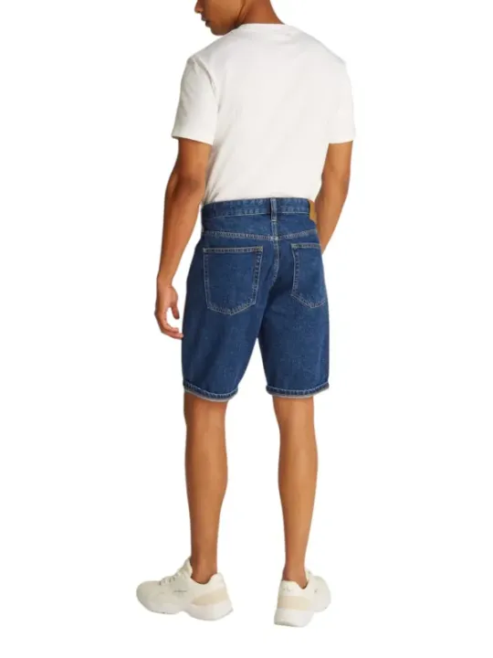 Blaue Denim-Shorts mit umgeschlagenem Bein