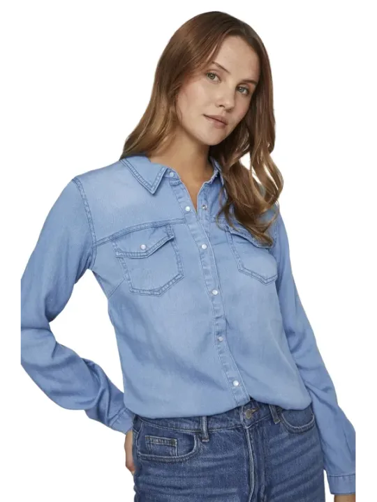 Helles Jeanshemd mit Brusttaschen