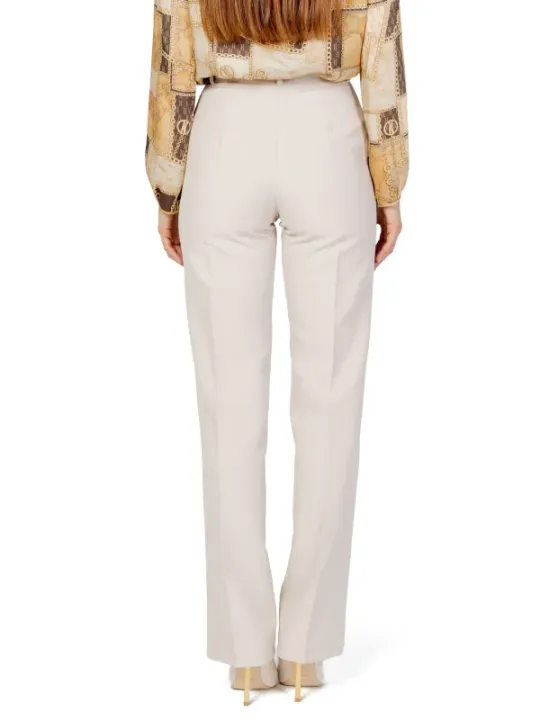 Weiße Hose hoher Bund schmal