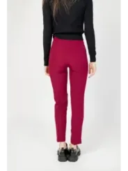 Frau trägt Hanny Deep Hosen