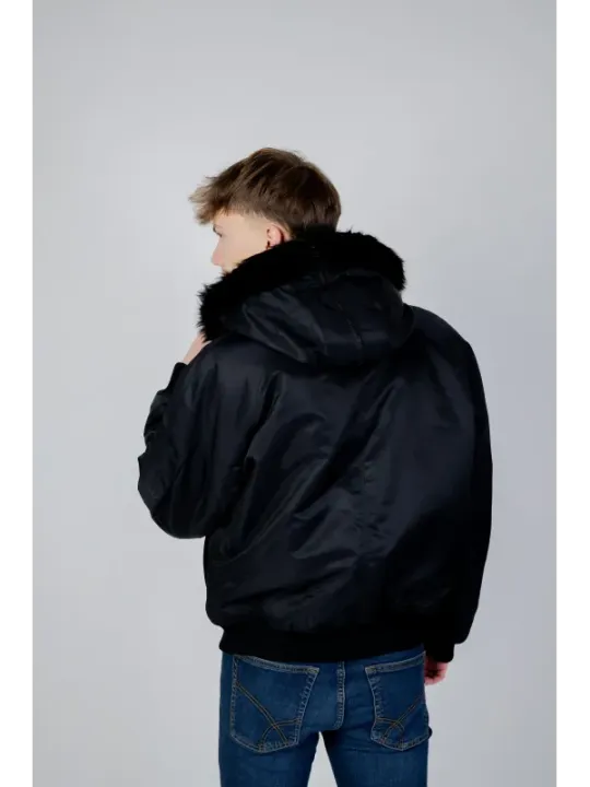 Schwarze Winterjacke mit Kapuze