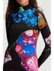 Schwarzes Oberteil mit buntem Muster