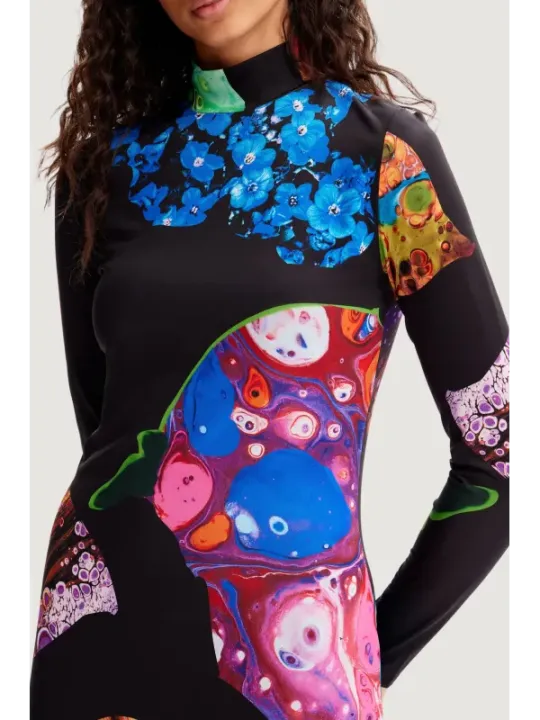 Schwarzes Oberteil mit buntem Muster