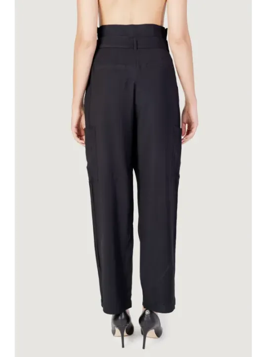 Schwarze, hochtaillierte, konische Vila Hose