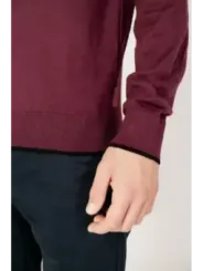 Bordeauxfarbener, gerippter Pullover mit langen Ärmeln