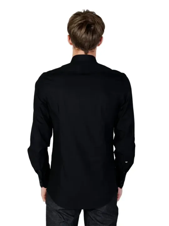 Professioneller Mann trägt Antony Morato Hemd