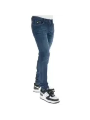 Blaue Jeans und Nike Schuhe