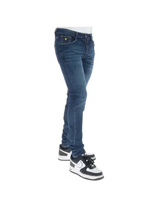 Blaue Jeans und Nike Schuhe